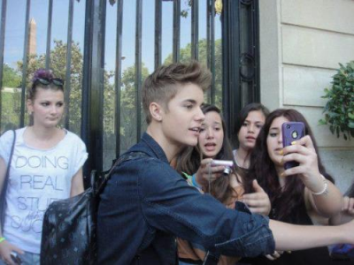 06.05 | Justin Bieber deixando seu hotel em Madri