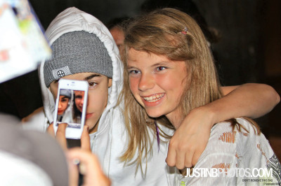 15.06 | Justin Bieber e Selena Gomez em aeroporto no Canadá