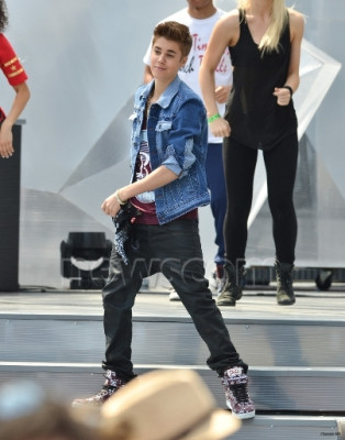 16.06 | Justin Bieber ensaiando para o MuchMusic Video Awards 2012