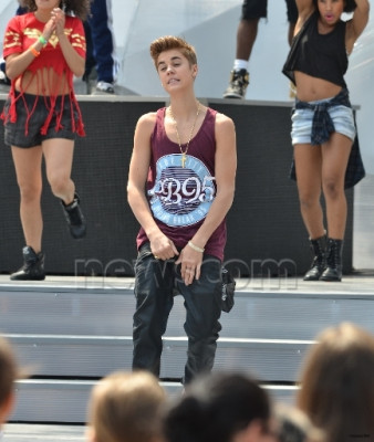 16.06 | Justin Bieber ensaiando para o MuchMusic Video Awards 2012