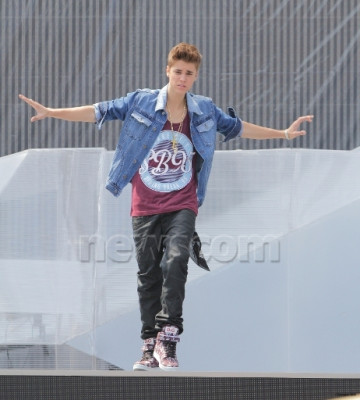 16.06 | Justin Bieber ensaiando para o MuchMusic Video Awards 2012