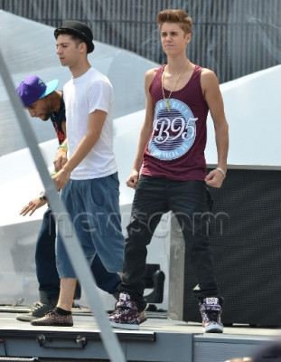 16.06 | Justin Bieber ensaiando para o MuchMusic Video Awards 2012