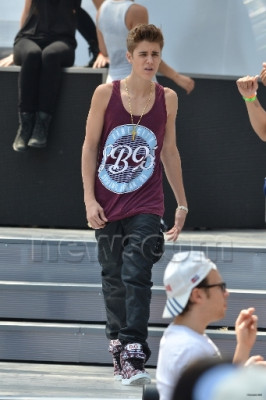 16.06 | Justin Bieber ensaiando para o MuchMusic Video Awards 2012