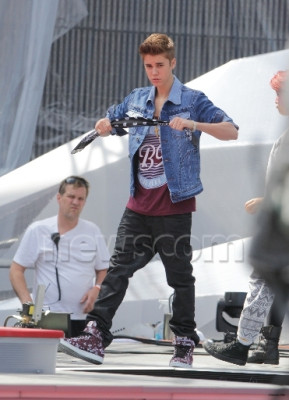16.06 | Justin Bieber ensaiando para o MuchMusic Video Awards 2012