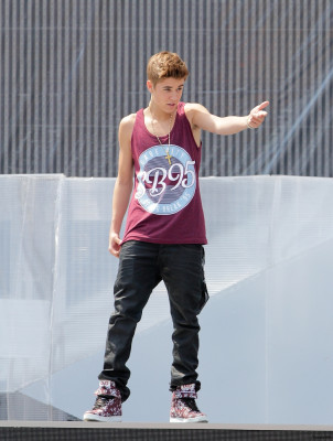 16.06 | Justin Bieber ensaiando para o MuchMusic Video Awards 2012