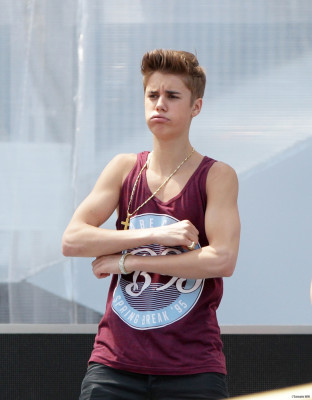 16.06 | Justin Bieber ensaiando para o MuchMusic Video Awards 2012