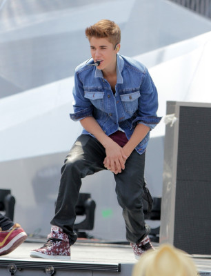 16.06 | Justin Bieber ensaiando para o MuchMusic Video Awards 2012