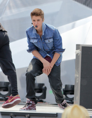 16.06 | Justin Bieber ensaiando para o MuchMusic Video Awards 2012