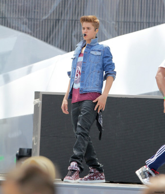 16.06 | Justin Bieber ensaiando para o MuchMusic Video Awards 2012