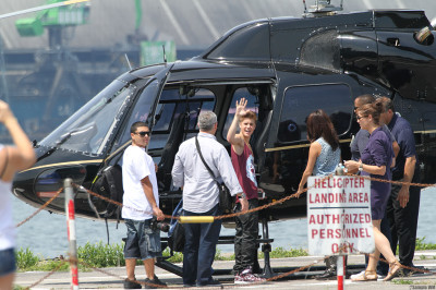 16.06 | Justin Bieber e Selena Gomez deixando o ensaiando para o MuchMusic Video Awards 2012