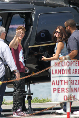 16.06 | Justin Bieber e Selena Gomez deixando o ensaiando para o MuchMusic Video Awards 2012