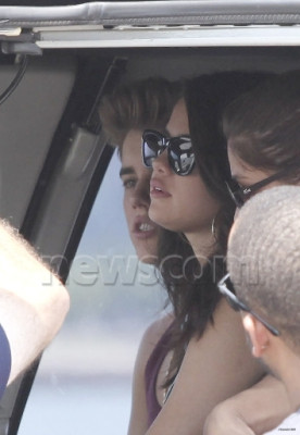 16.06 | Justin Bieber e Selena Gomez deixando o ensaiando para o MuchMusic Video Awards 2012