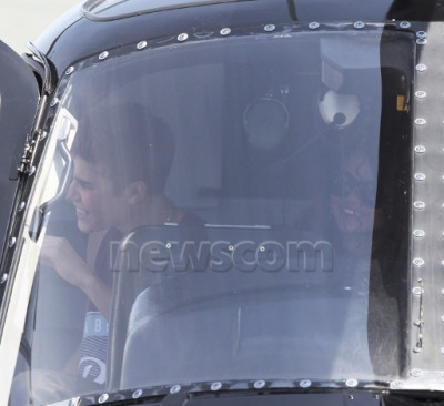 16.06 | Justin Bieber e Selena Gomez deixando o ensaiando para o MuchMusic Video Awards 2012