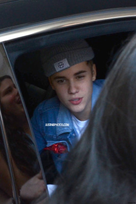 15.06 | Justin Bieber deixando seu hotel em Toronto