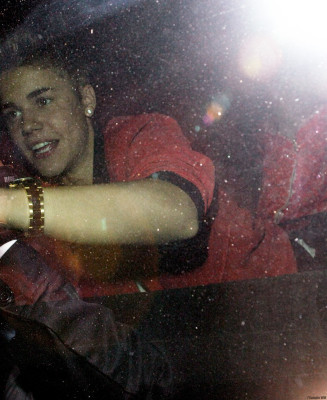 26.06 | Justin Bieber deixando o Chateau Marmont em Los Angeles