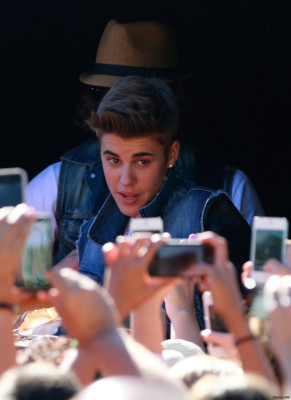 27.06 | Justin Bieber deixando os estúdios do The Tonight Show