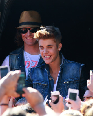 27.06 | Justin Bieber deixando os estúdios do The Tonight Show