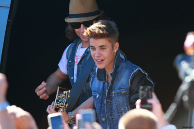 27.06 | Justin Bieber deixando os estúdios do The Tonight Show