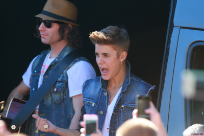 27.06 | Justin Bieber deixando os estúdios do The Tonight Show