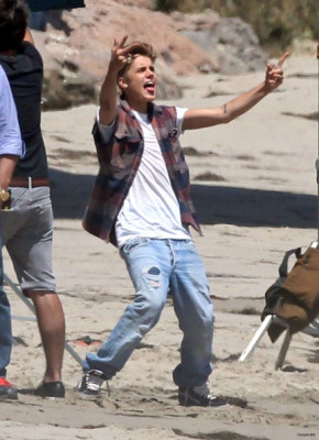 28.06 | Justin Bieber tirando fotos para um novo photoshoot em LA
