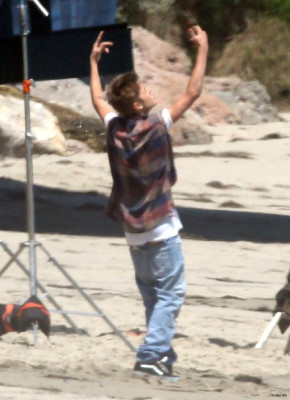 28.06 | Justin Bieber tirando fotos para um novo photoshoot em LA