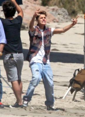 28.06 | Justin Bieber tirando fotos para um novo photoshoot em LA