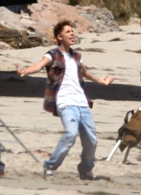 28.06 | Justin Bieber tirando fotos para um novo photoshoot em LA