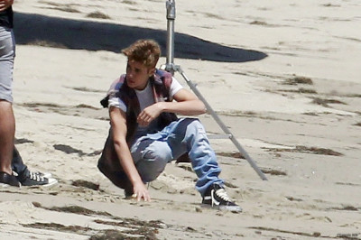 28.06 | Justin Bieber tirando fotos para um novo photoshoot em LA
