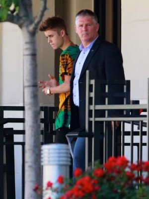 25.06 | Justin Bieber e Pattie passeando em Los Angeles