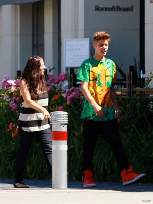 25.06 | Justin Bieber e Pattie passeando em Los Angeles