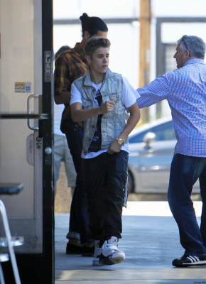 29.06 | Justin Bieber deixando restaurante em LA