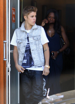 29.06 | Justin Bieber deixando restaurante em LA