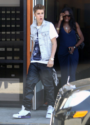 29.06 | Justin Bieber deixando restaurante em LA