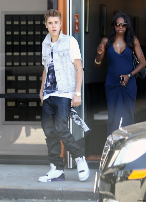 29.06 | Justin Bieber deixando restaurante em LA