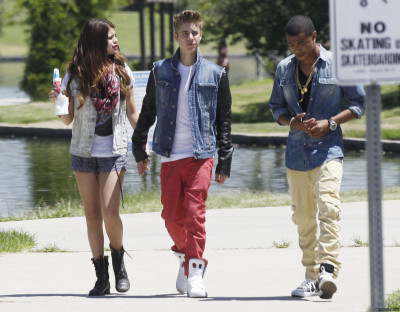 30.06 | Justin Bieber, Selena Gomez Khalil em Encino, Califórnia