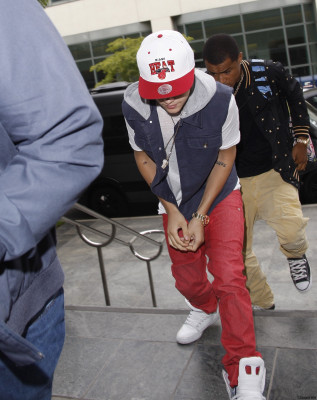 07.03 | Justin Bieber chegando em uma reunião em Los Angeles