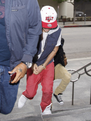 07.03 | Justin Bieber chegando em uma reunião em Los Angeles