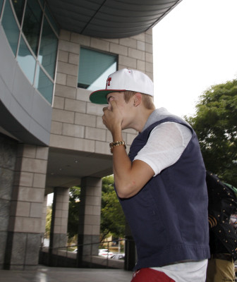 07.03 | Justin Bieber chegando em uma reunião em Los Angeles
