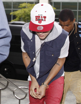 07.03 | Justin Bieber chegando em uma reunião em Los Angeles