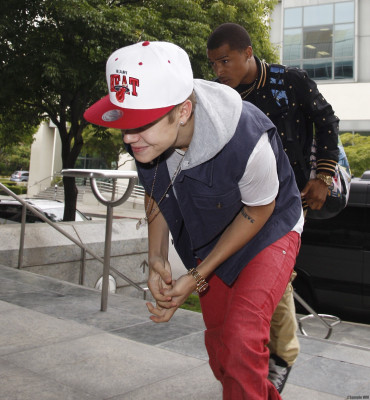 07.03 | Justin Bieber chegando em uma reunião em Los Angeles