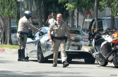 07.06 | Justin Bieber sendo multado por excesso de velocidade em Los Angeles