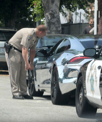 07.06 | Justin Bieber sendo multado por excesso de velocidade em Los Angeles