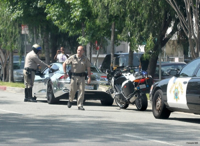 07.06 | Justin Bieber sendo multado por excesso de velocidade em Los Angeles