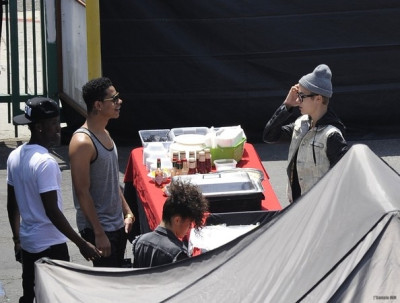 07.06 | Justin Bieber nos bastidores do clipe de As Long As You Love Me