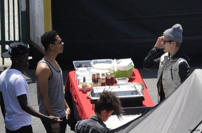 07.06 | Justin Bieber nos bastidores do clipe de As Long As You Love Me
