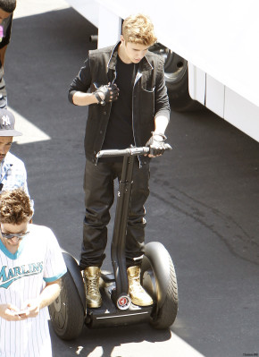 07.06 | Justin Bieber nos bastidores do clipe de As Long As You Love Me