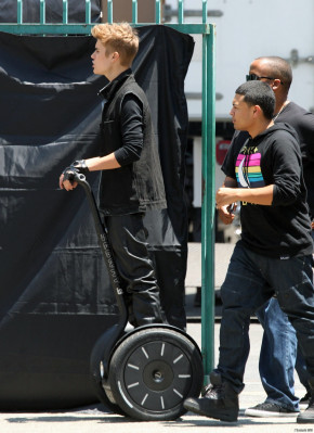 07.06 | Justin Bieber nos bastidores do clipe de As Long As You Love Me