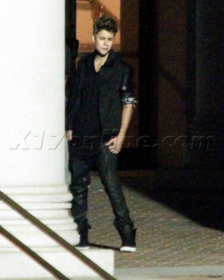 07.06 | Justin Bieber nos bastidores do clipe de As Long As You Love Me
