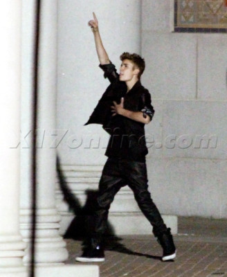 07.06 | Justin Bieber nos bastidores do clipe de As Long As You Love Me