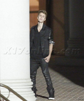 07.06 | Justin Bieber nos bastidores do clipe de As Long As You Love Me